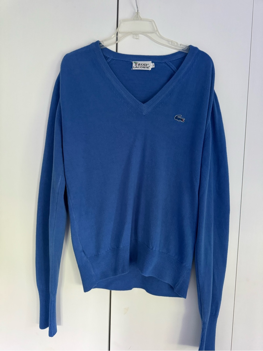 Izod Lacoste V-Neck Cotton Sweater in Royal Blue. LARGE